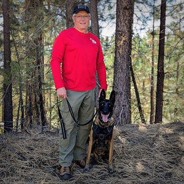 Martin Wendels and "Corbeau", certified human remains detection